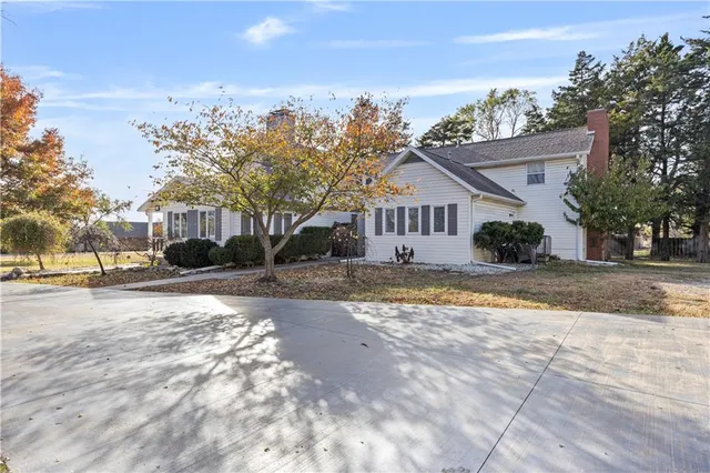 $329,000 | 2139 Jayhawk Road, Fort Scott, KS 66701