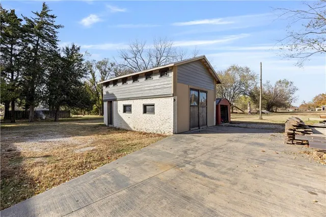 $329,000 | 2139 Jayhawk Road, Fort Scott, KS 66701