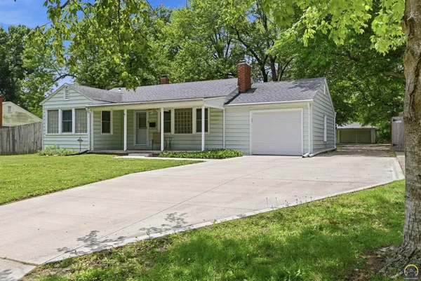 $184,900 | 2319 Southwest Burnett Road, Topeka, KS 66614