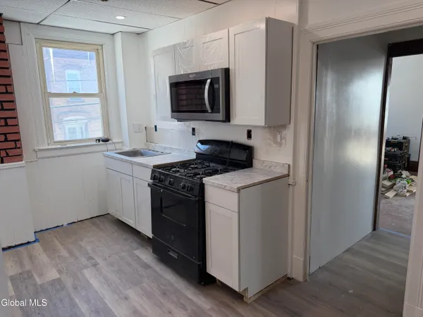 $2,400 | 850 Peoples Avenue, Unit 2, Troy, NY 12180