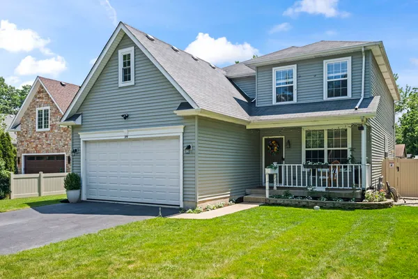 $575,000 | 219 Elm Avenue, Mundelein, IL 60060