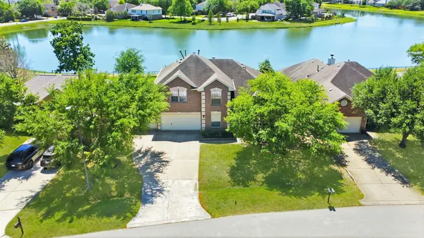 $440,000 | 9203 East Lakeside Drive, Magnolia, TX 77354