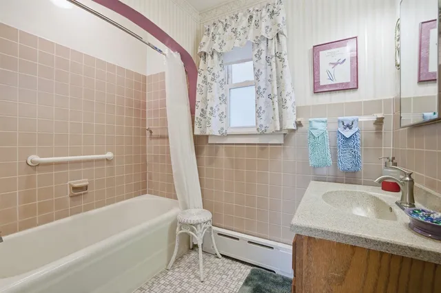 $199,900 | 2418 4th Avenue East, Hibbing, MN 55746