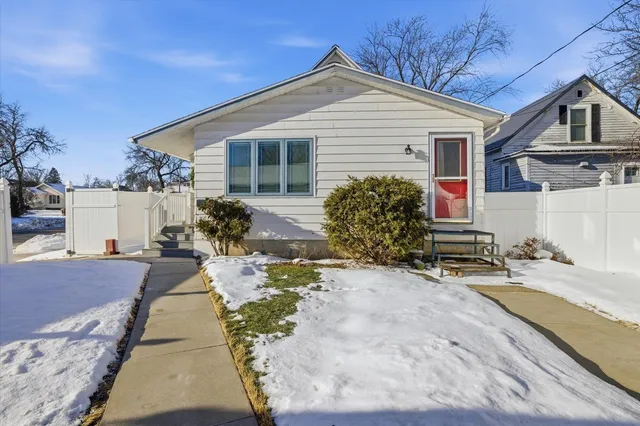 $199,900 | 2418 4th Avenue East, Hibbing, MN 55746