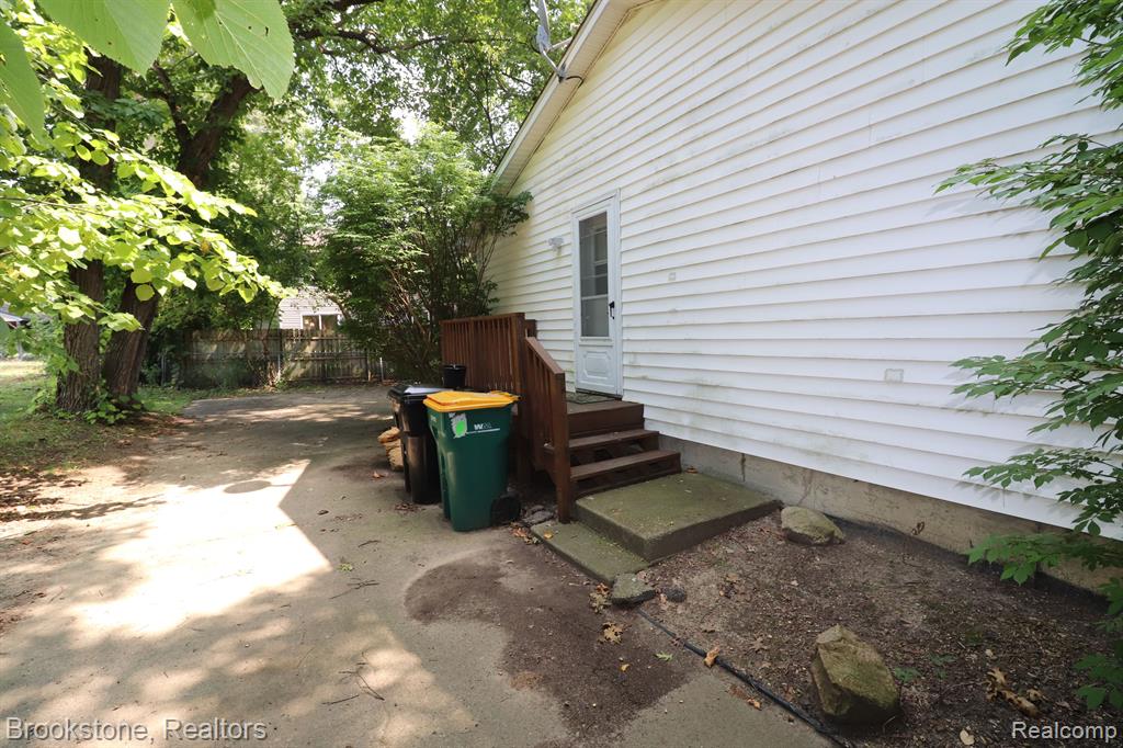 21800 Middlebelt Road Farmington, MI 48336 - Photo 4 of 24