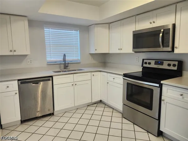 $1,625 | 1901 Southeast 15th Place, Unit A, Cape Coral, FL 33990