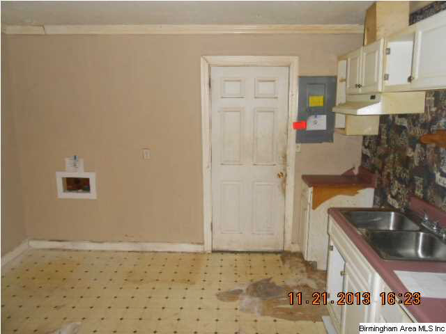 2106 Steiner Court Southwest Birmingham, AL 35211 - Photo 6 of 9