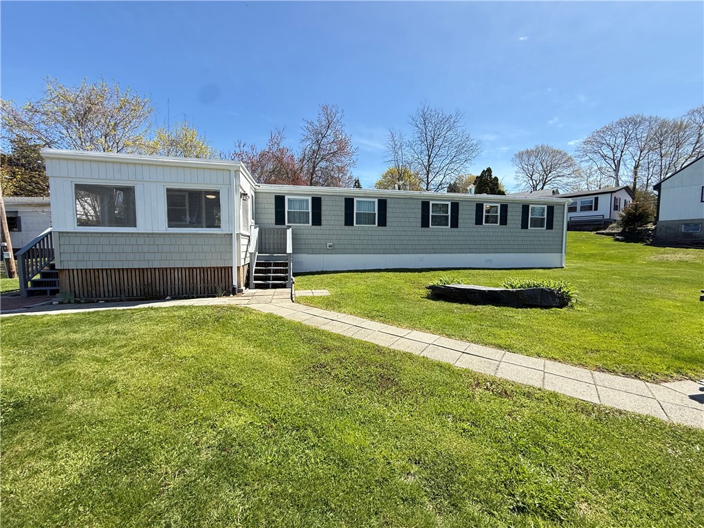 36 Lawrence Court Tiverton, RI 02878 - Photo 2 of 10