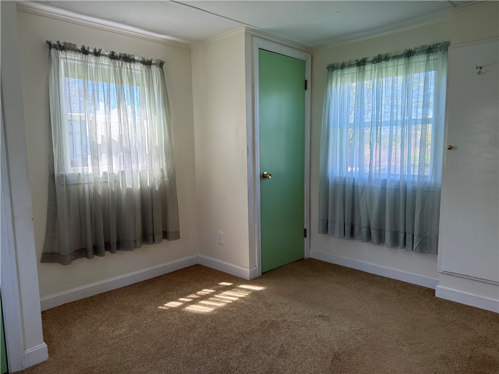 36 Lawrence Court Tiverton, RI 02878 - Photo 5 of 10