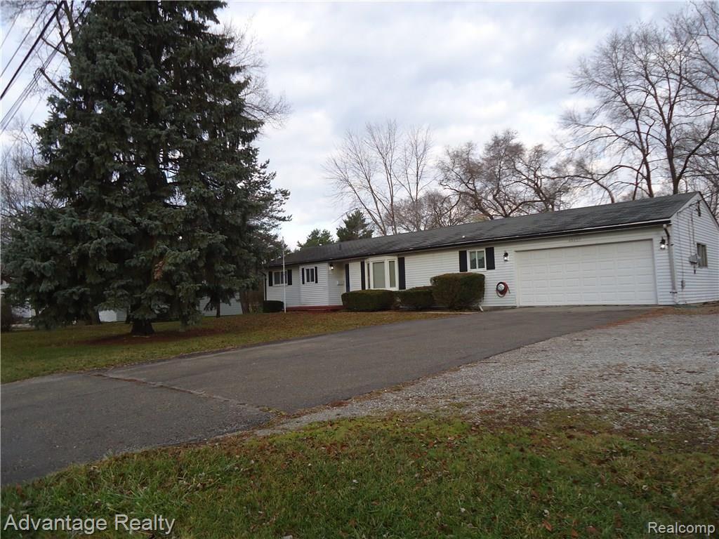 49437 Callens Road New Baltimore, MI 48047 - Photo 2 of 28 lots of parking