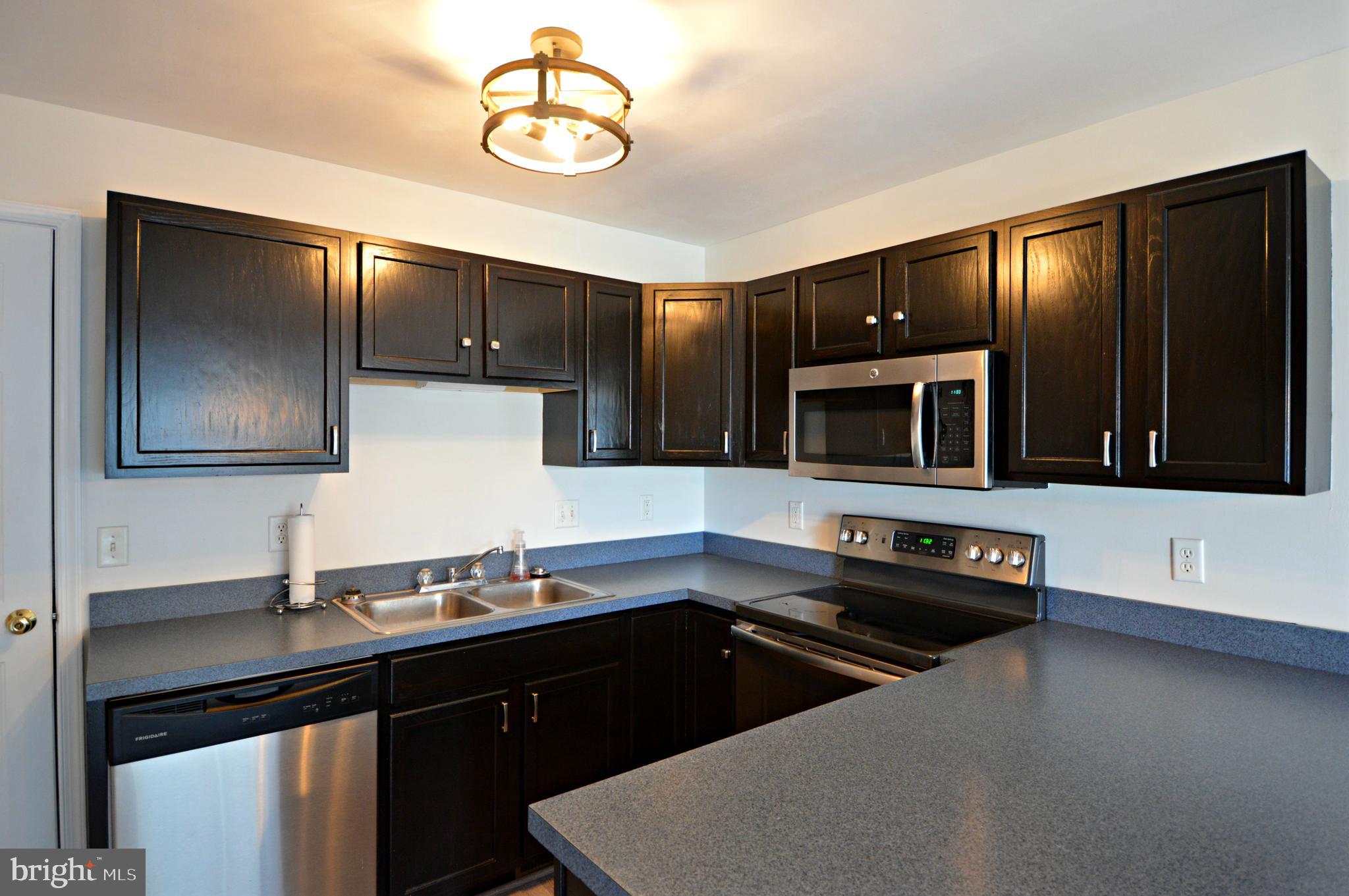 12 Sandstone Court Lititz, PA 17543 - Photo 3 of 26