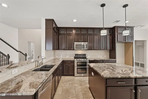 $639,900 | 4522 Millstone Canyon Lane, Sugar Land, TX 77479