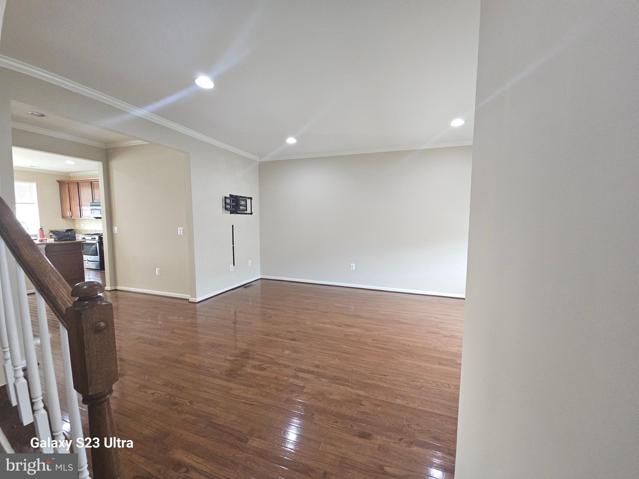 25634 Pleasant Valley Road Chantilly, VA 20152 - Photo 19 of 40 a view of hallway with wooden floor