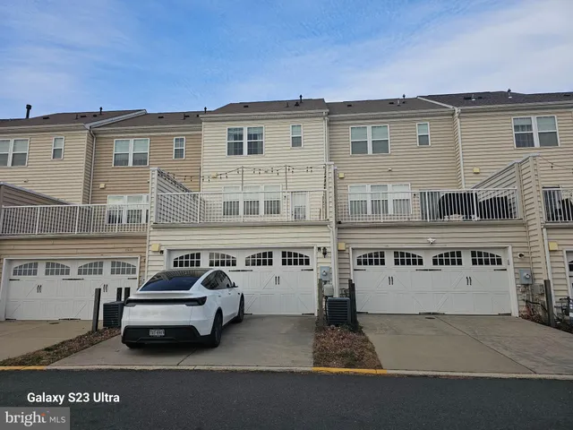 $3,300 | 25634 Pleasant Valley Road, Chantilly, VA 20152