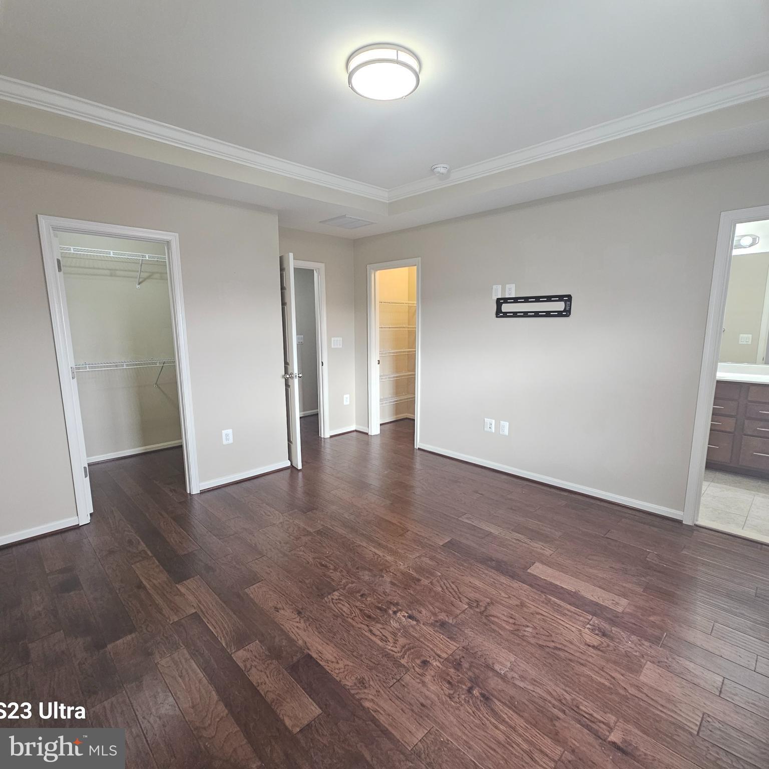 25634 Pleasant Valley Road Chantilly, VA 20152 - Photo 23 of 40 a view of a livingroom with wooden floor