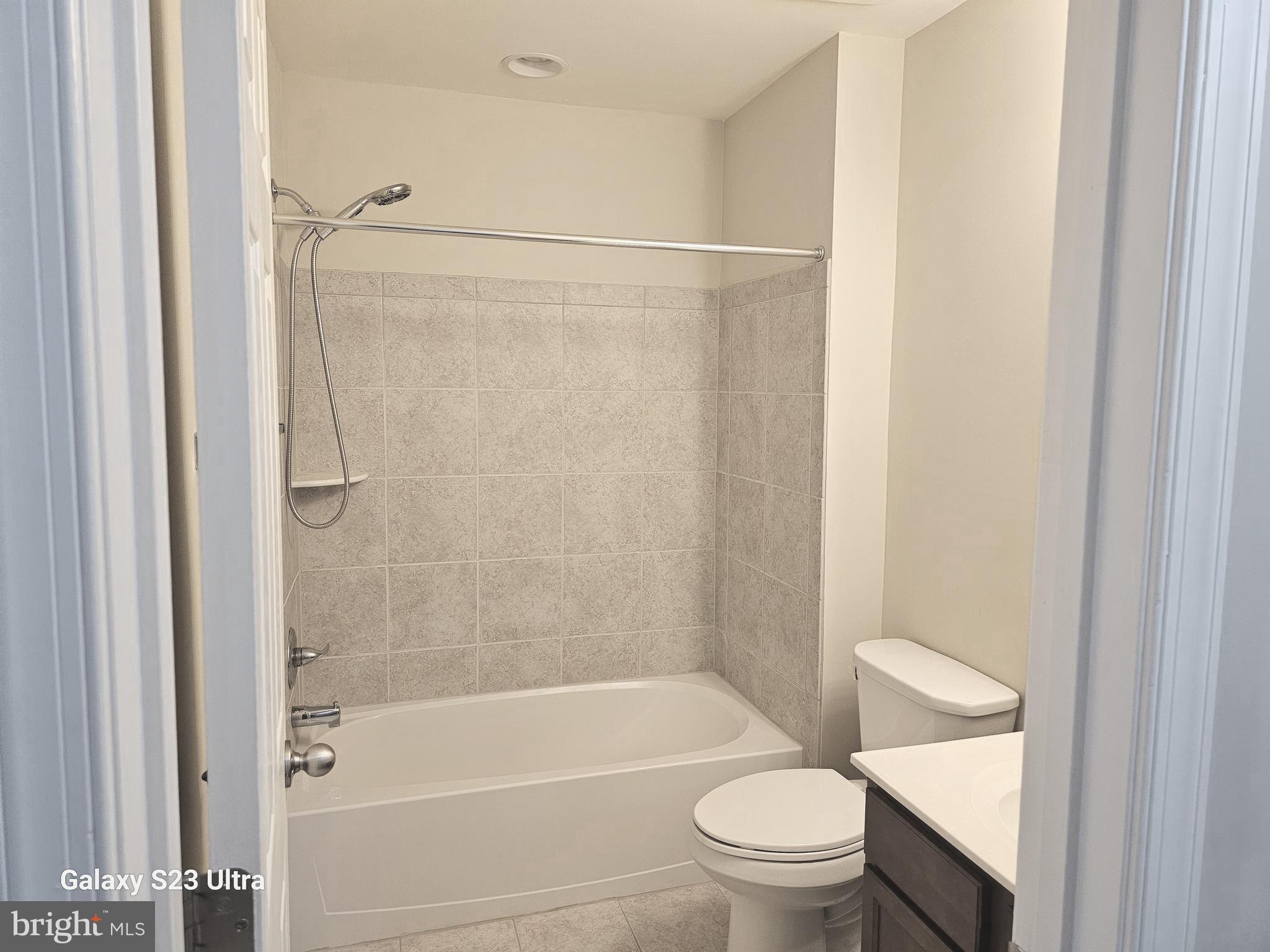25634 Pleasant Valley Road Chantilly, VA 20152 - Photo 5 of 40 a bathroom with a toilet and a shower