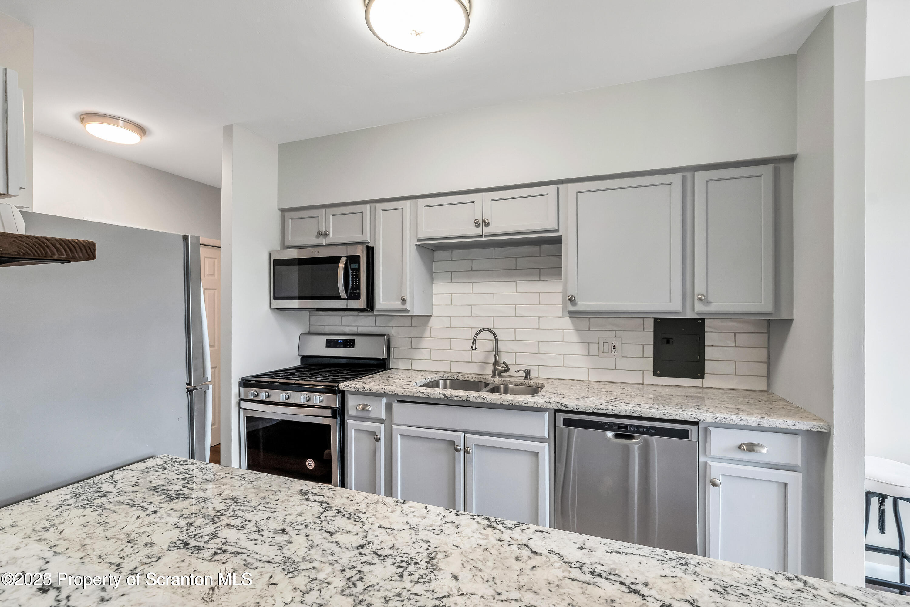 1711 Summit Pointe Scranton, PA 18508 - Photo 3 of 13 20230302145547606728000000-o