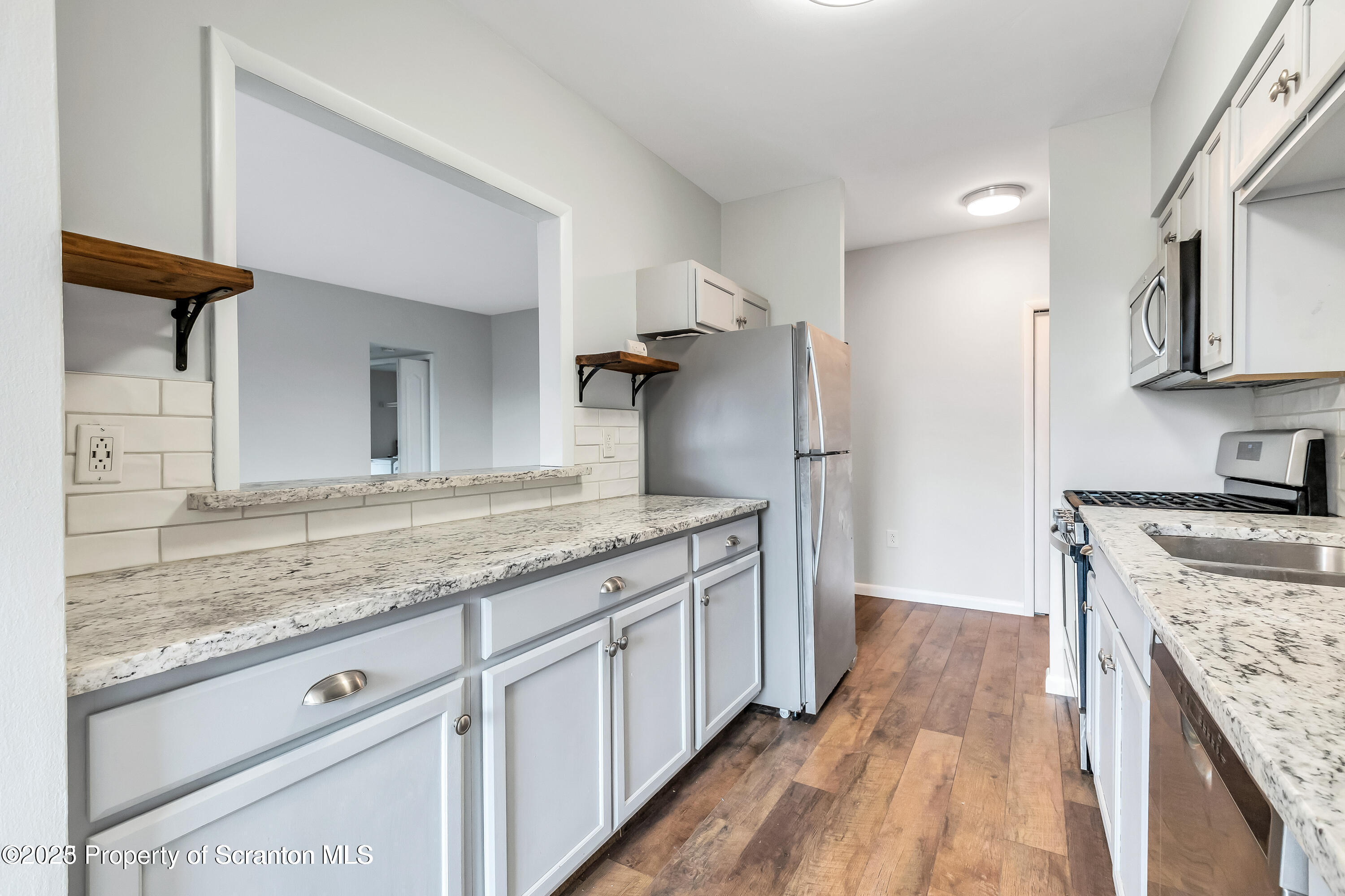 1711 Summit Pointe Scranton, PA 18508 - Photo 4 of 13 20230302145536350579000000-o