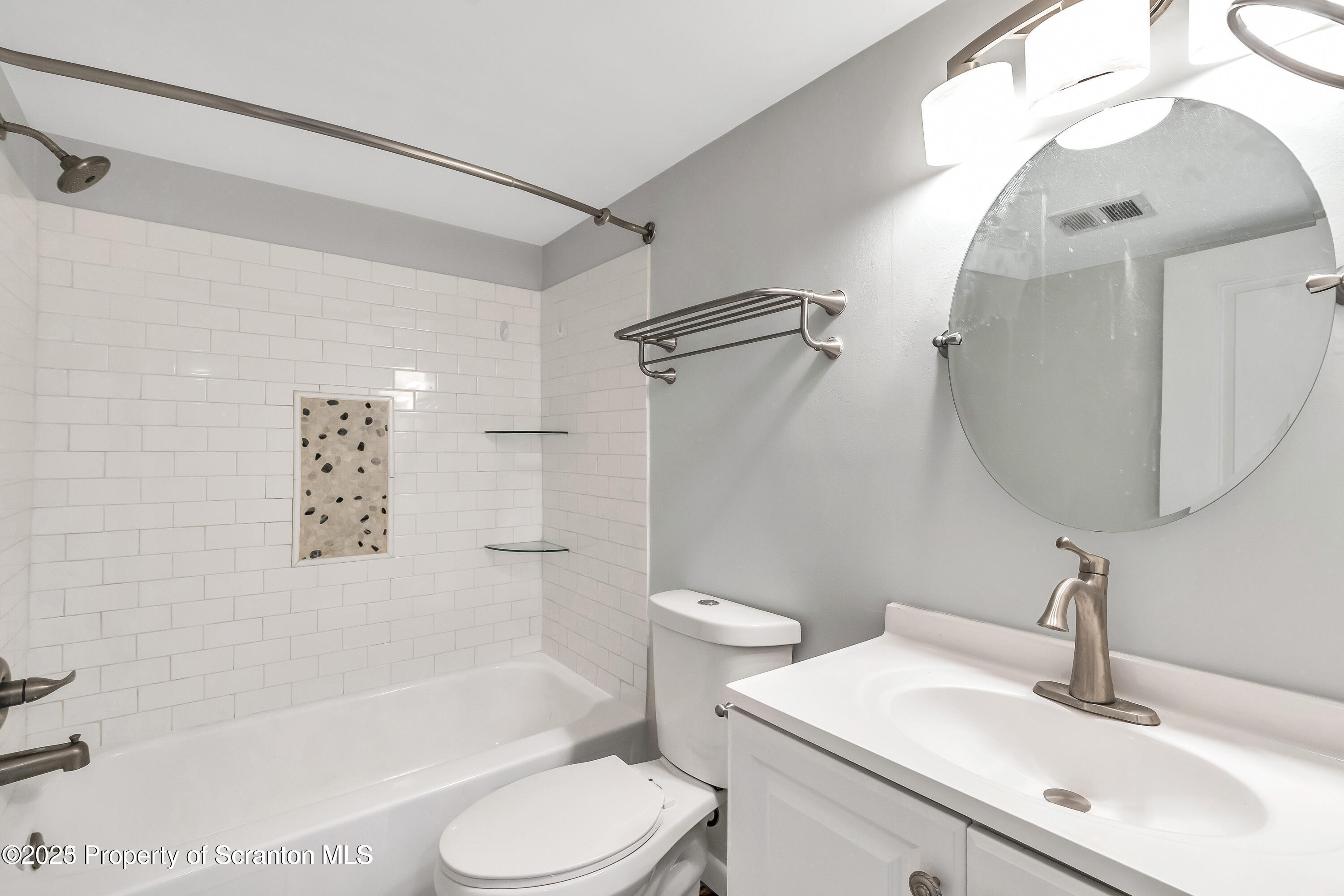 1711 Summit Pointe Scranton, PA 18508 - Photo 9 of 13 20230302145633414190000000-o