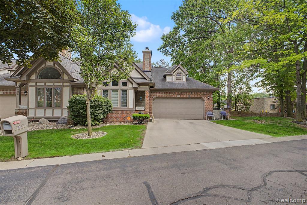 816 North Beech Daly Road Dearborn Heights, MI 48127 - Photo 1 of 47