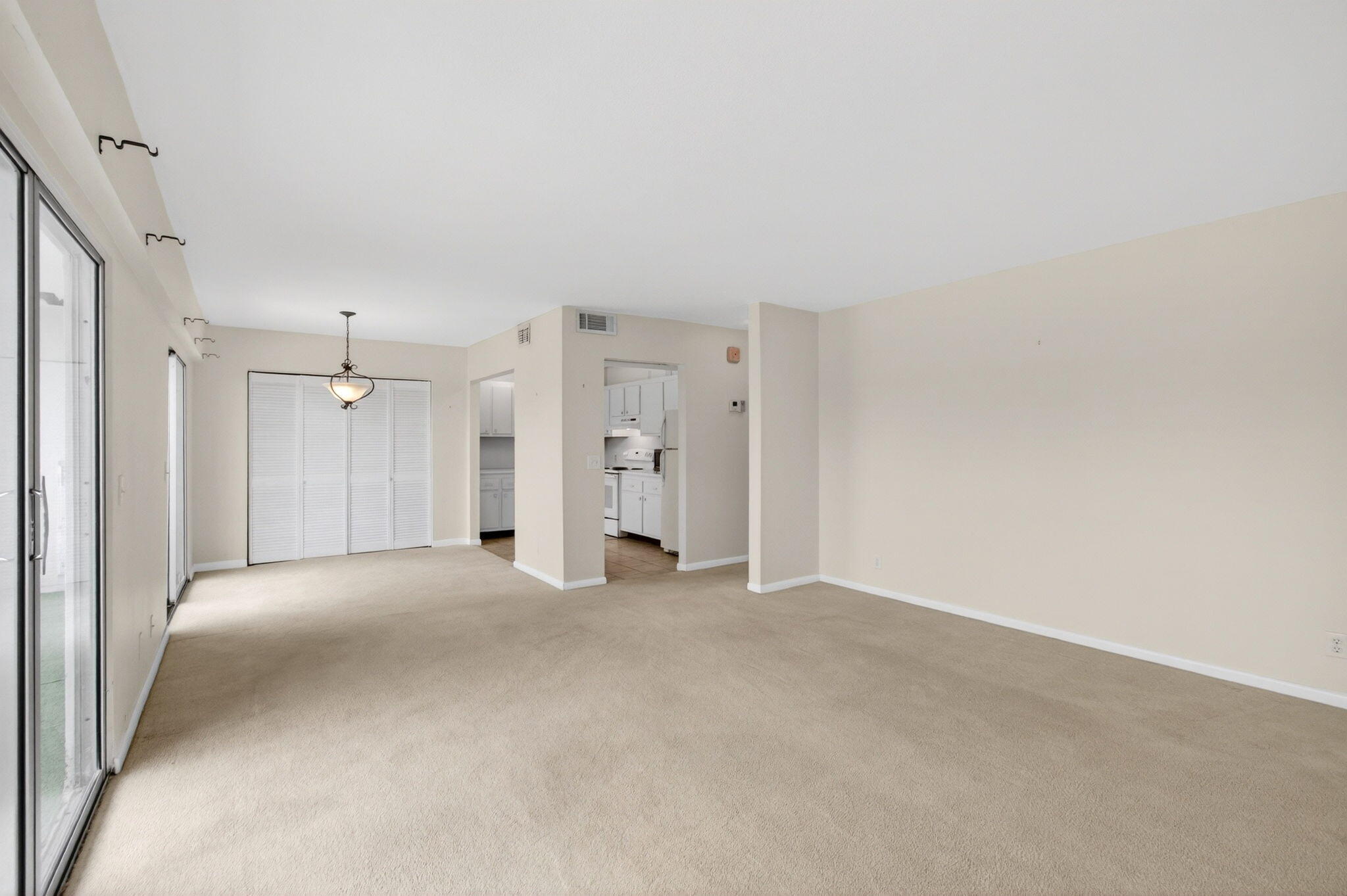 35 Mansfield A Boca Raton, FL 33434 - Photo 2 of 98 LIV.DIN.RM