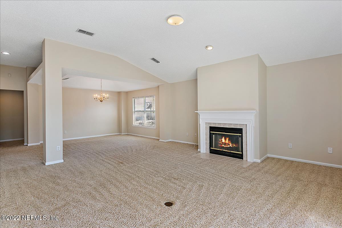 820 Pine Moss Road Jacksonville, FL 32218 - Photo 5 of 22 820 Pine Moss Rd Living & Dining Room