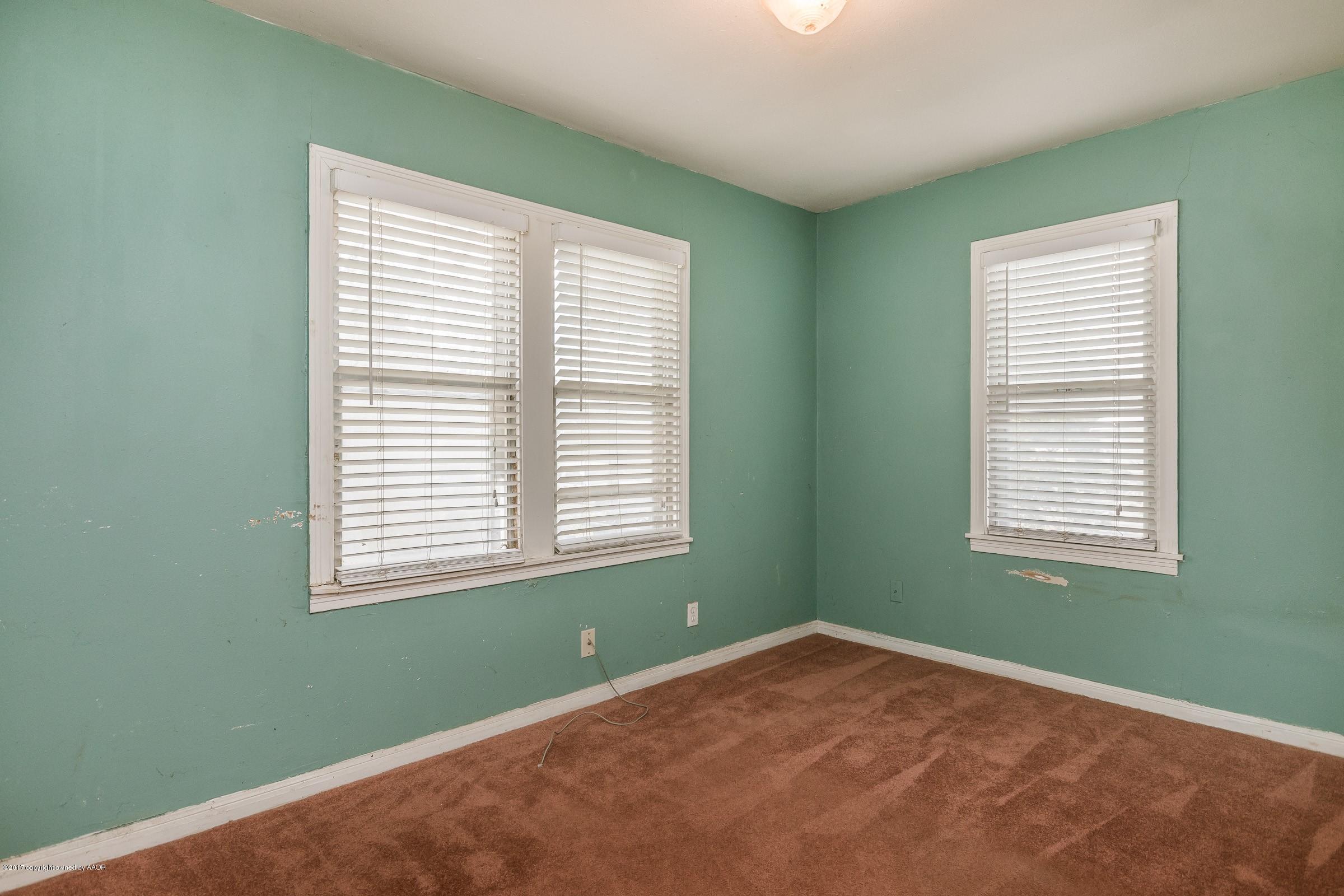 4220 South Harrison Street Amarillo, TX 79110 - Photo 12 of 15 a view of an empty room with a window