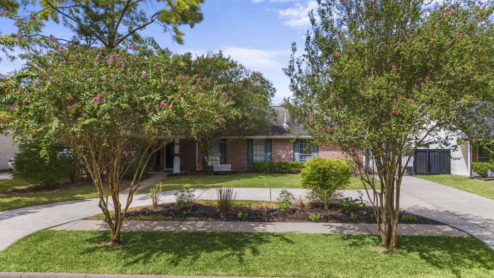 6102 Redding Road Houston, TX 77036 - Photo 39 of 40 Walk to the community golf course, swimming pool, and park.