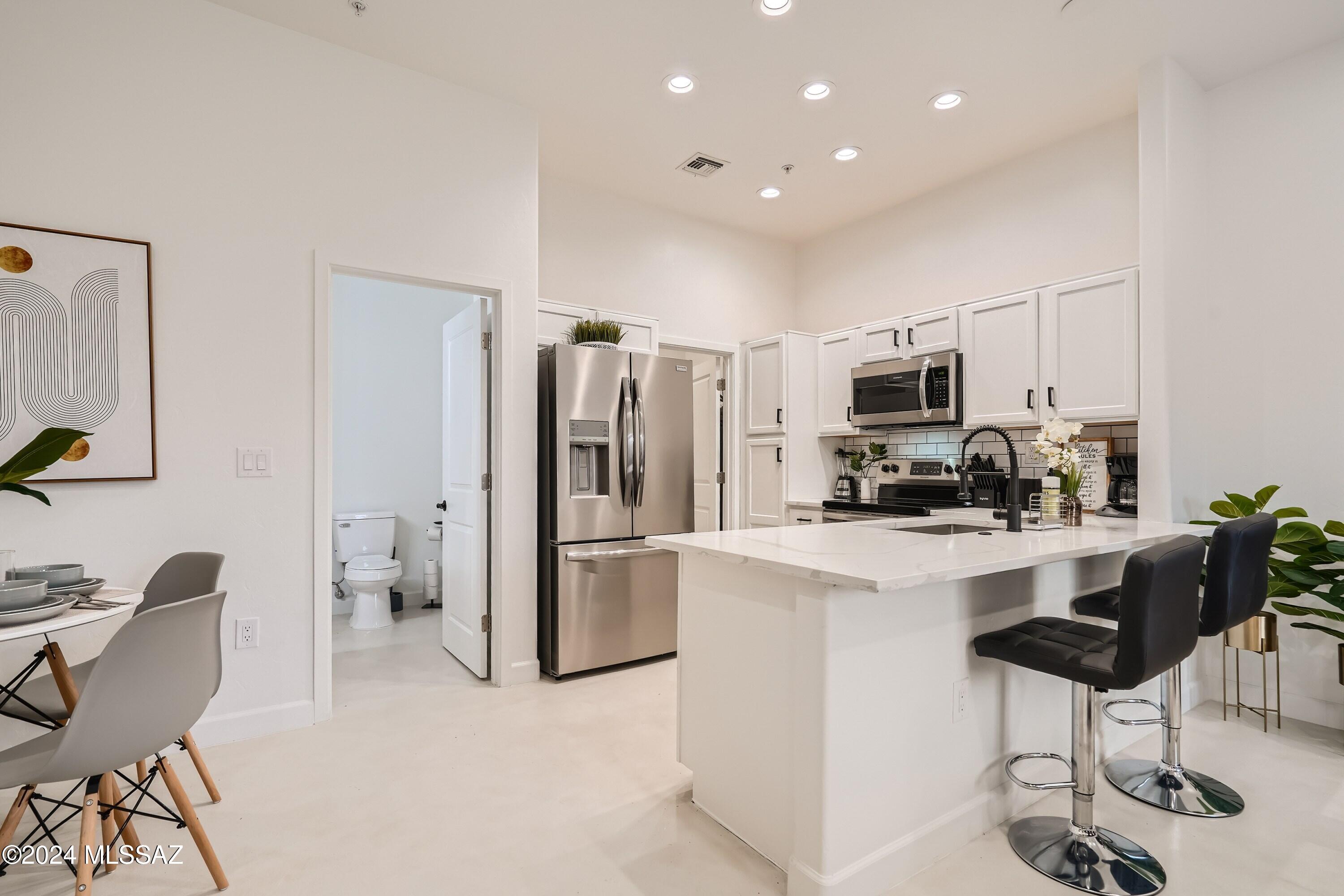 2010 East River Road, Unit 204 Tucson, AZ 85718 - Photo 8 of 21 Gallery Image 8