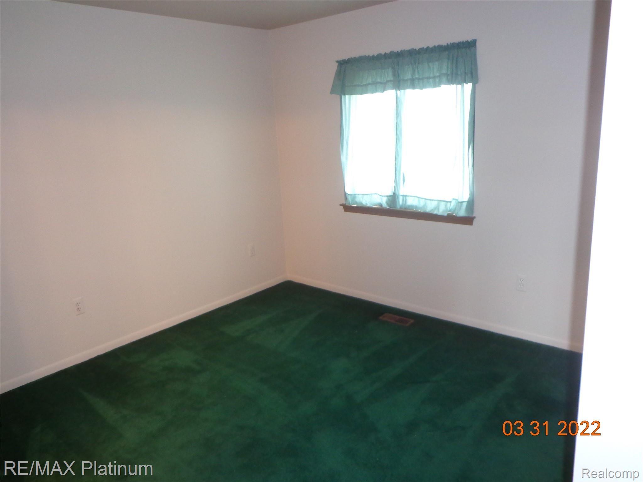 6635 Hatchery Road Waterford, MI 48327 - Photo 17 of 32 DSC03005.JPG