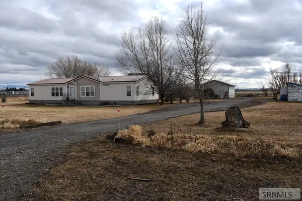 $395,000 | 2252 East 300 North, St. Anthony, ID 83445