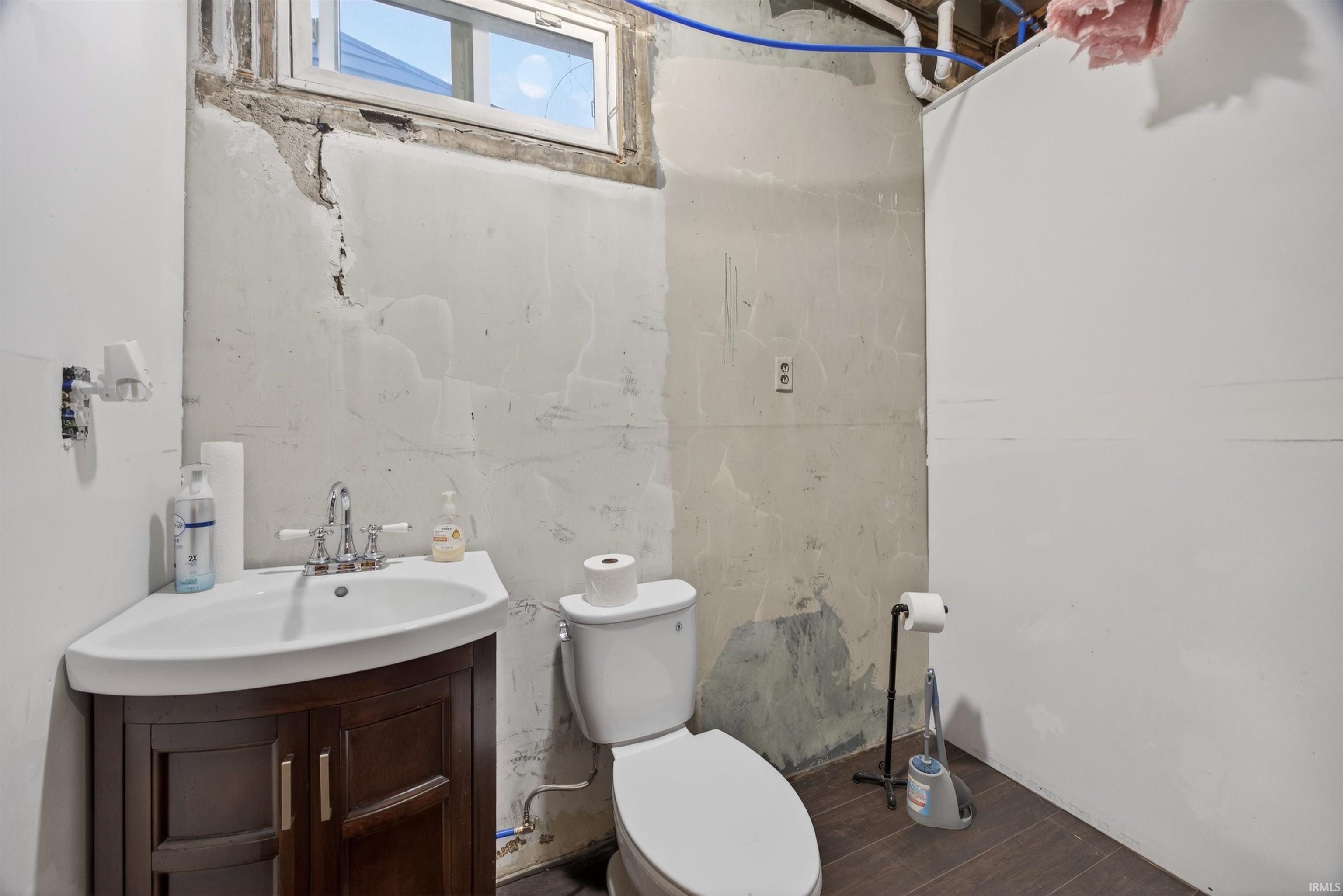 708 15th Street Bedford, IN 47421 - Photo 5 of 36