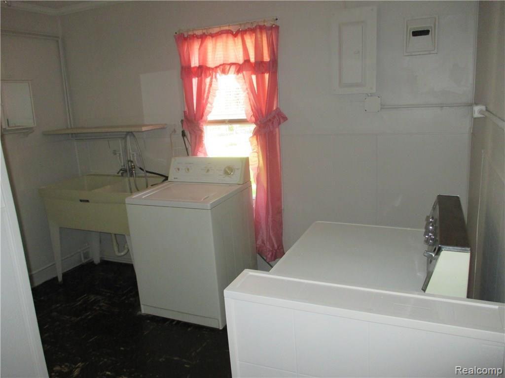 25244 Wick Road Taylor, MI 48180 - Photo 6 of 18 IMG_3668.JPG