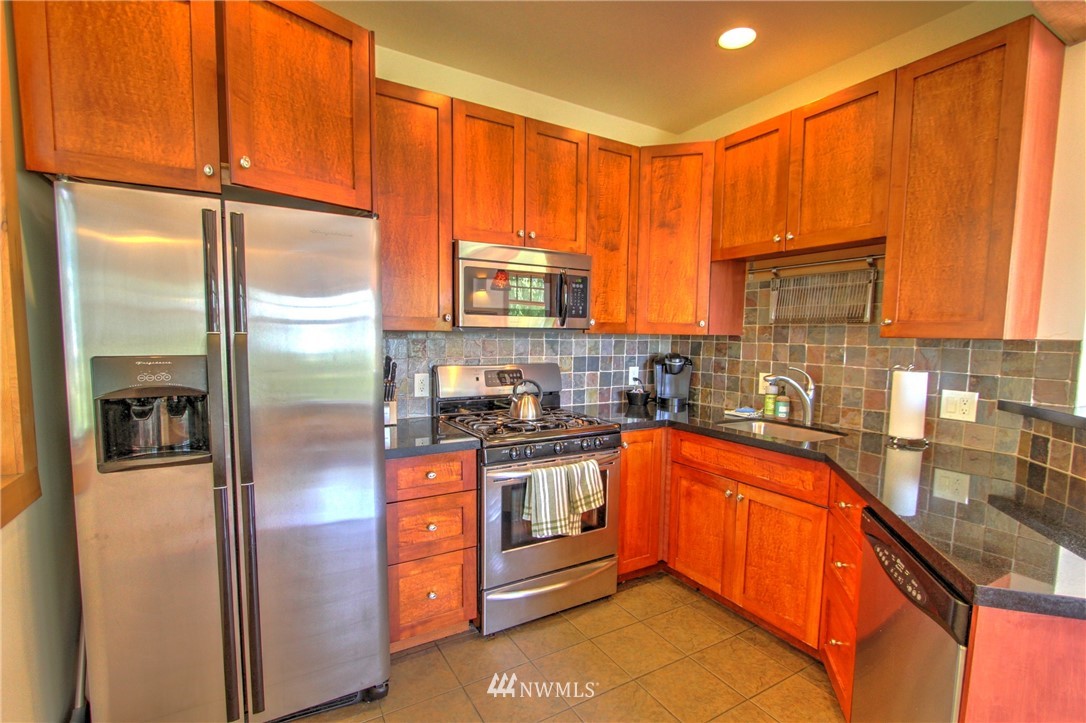 1373 Gulf Road Point Roberts, WA 98281 - Photo 13 of 25 Gallery Image 13