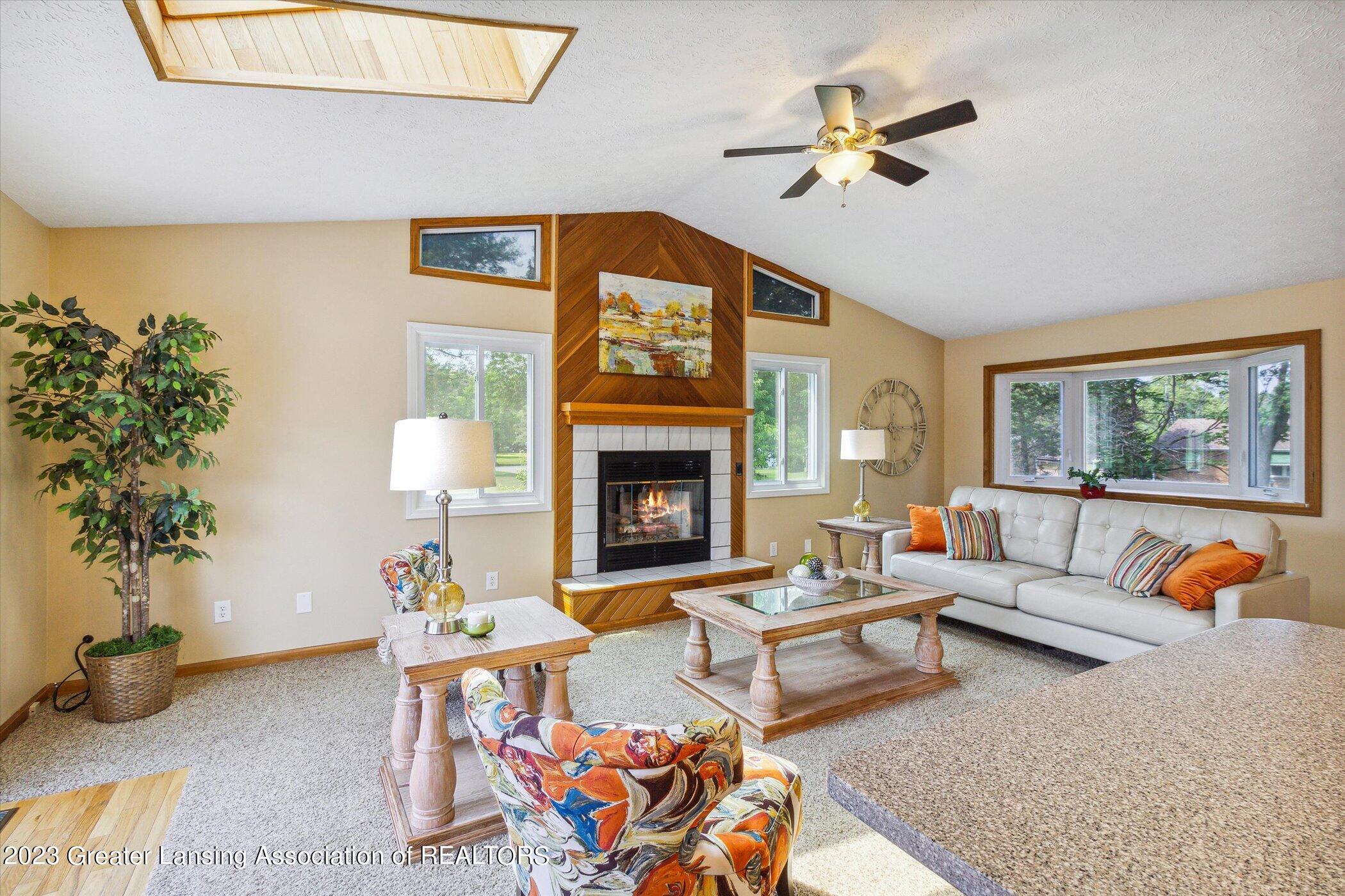 7866 East Greenfield Road Lansing, MI 48917 - Photo 6 of 50 Living Room