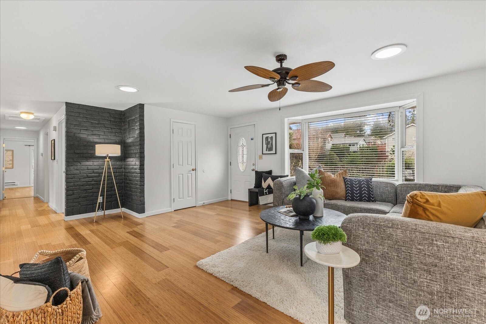 13508 Wigen Road Lynnwood, WA 98087 - Photo 4 of 28