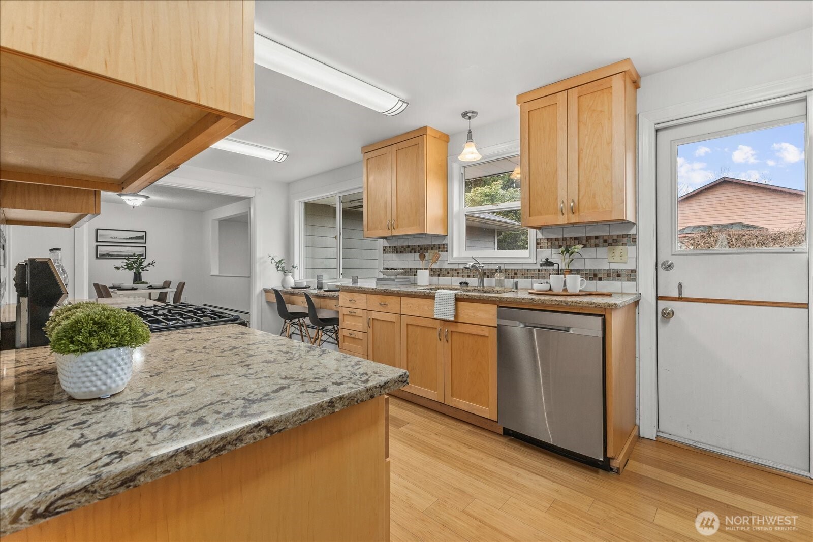 13508 Wigen Road Lynnwood, WA 98087 - Photo 7 of 28