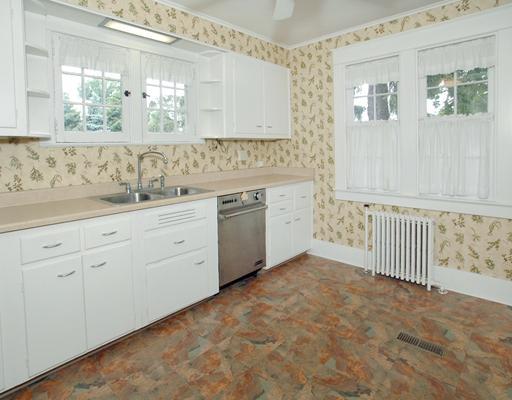 110 Manor Road Delmont, PA 15626 - Photo 6 of 15 Kitchen.