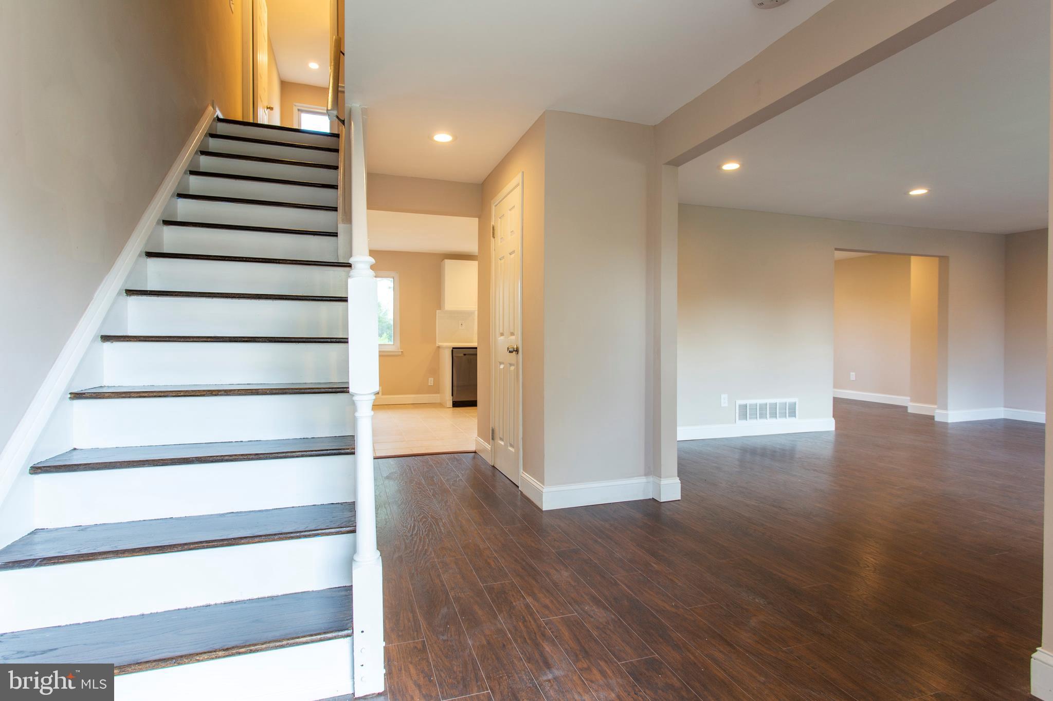 28 Candlestick Road Clementon, NJ 08021 - Photo 2 of 25 Foyer