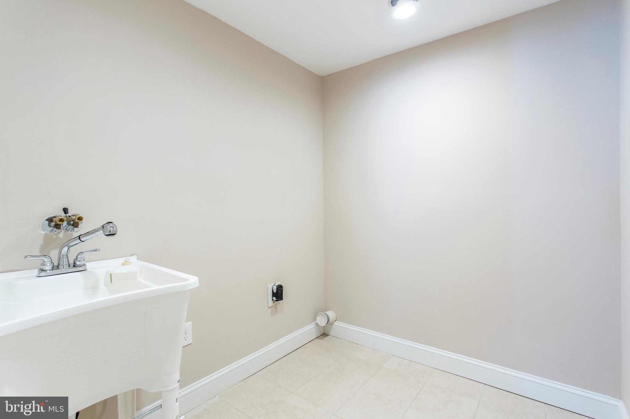 28 Candlestick Road Clementon, NJ 08021 - Photo 12 of 25 Laundry Room