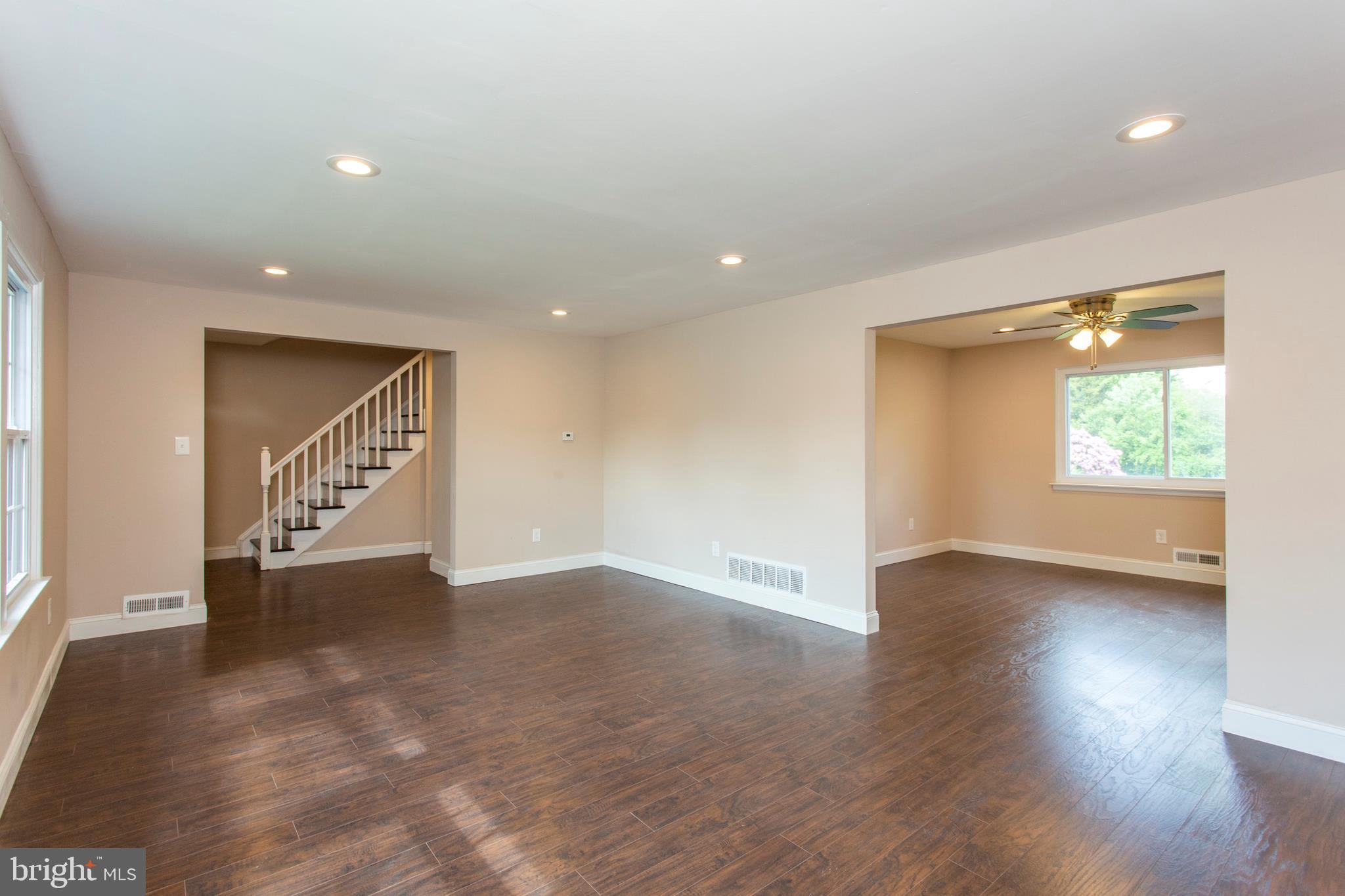 28 Candlestick Road Clementon, NJ 08021 - Photo 4 of 25 Living Room