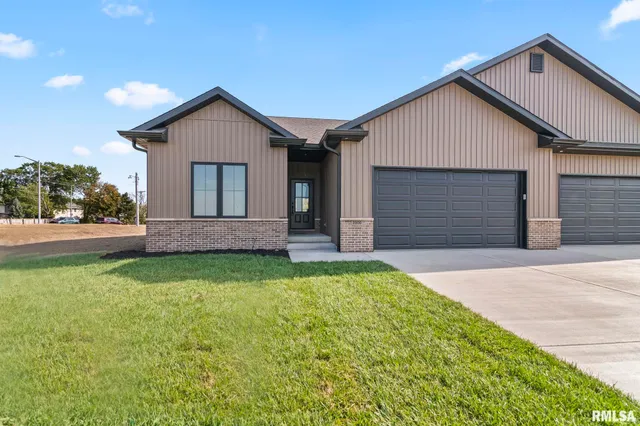 $439,900 | 3200 Greenbriar Drive, Springfield, IL 62711