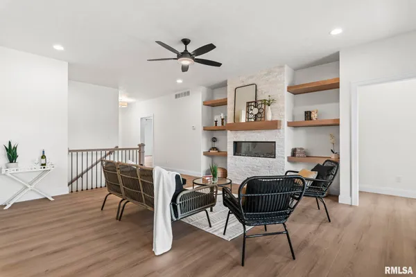 $439,900 | 3200 Greenbriar Drive, Springfield, IL 62711