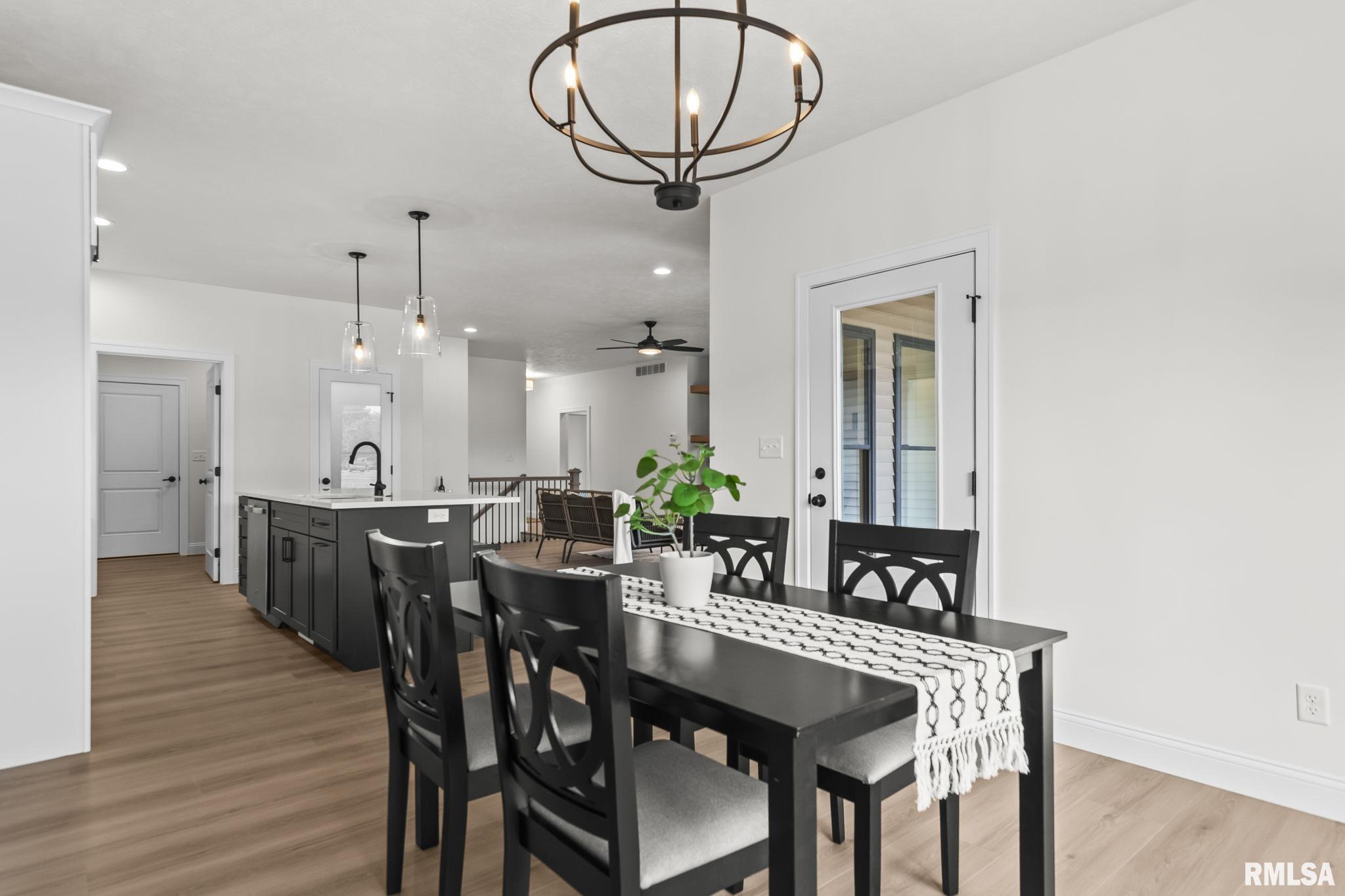 3200 Greenbriar Drive Springfield, IL 62711 - Photo 9 of 39