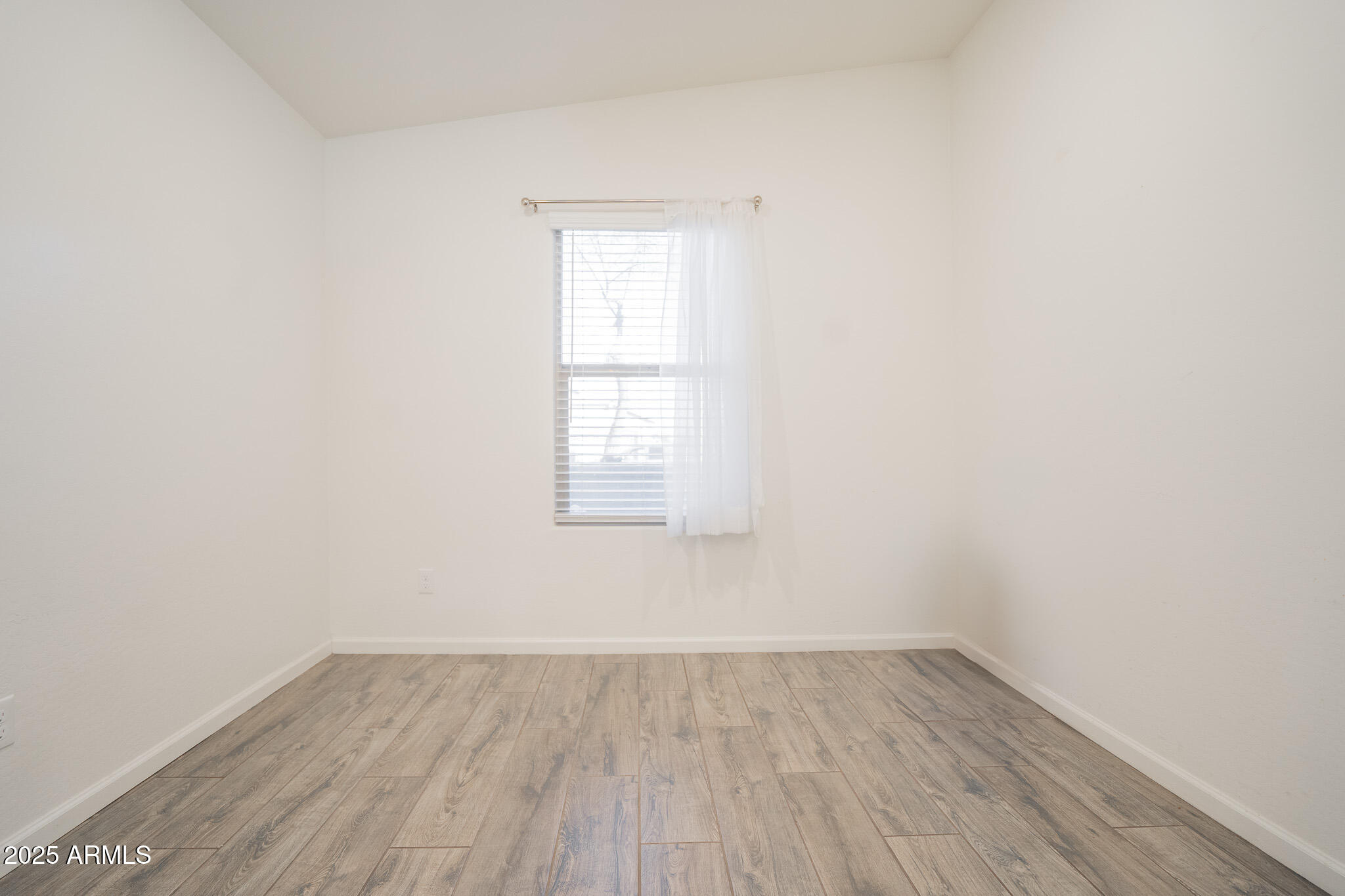 3417 West Alta Vista Road Phoenix, AZ 85041 - Photo 16 of 33 DSC05714