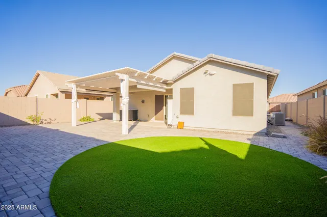 a view of a back yard of the building