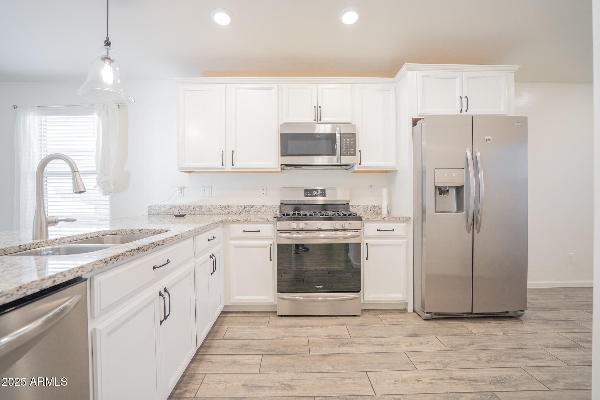 3417 West Alta Vista Road Phoenix, AZ 85041 - Photo 5 of 33 DSC05681