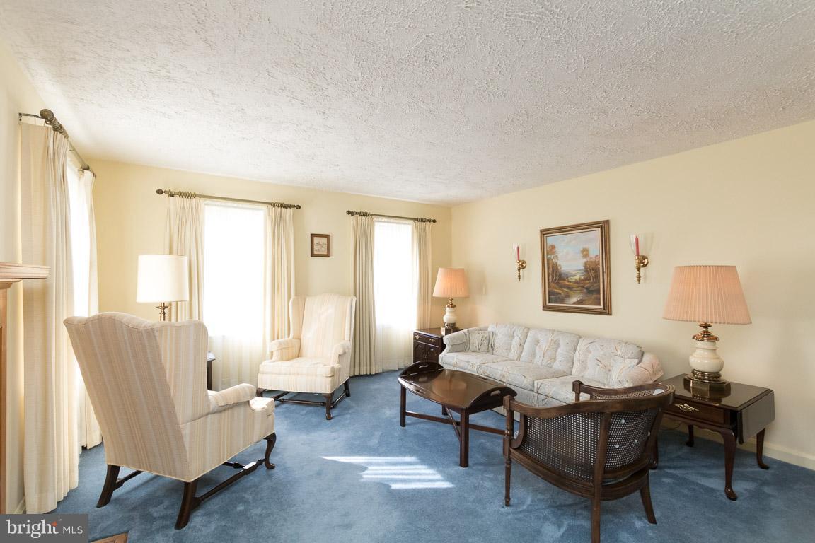 8114 Hillendale Road Baltimore, MD 21234 - Photo 3 of 25 Living Room