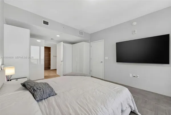 $7,500 | 1010 Brickell Avenue, Unit 4203, Miami, FL 33131