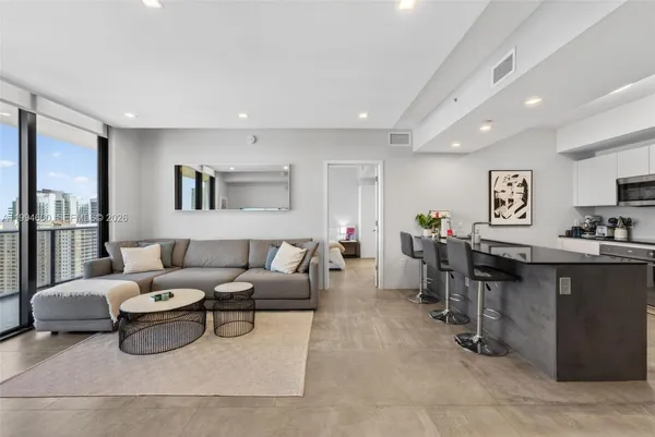 $7,500 | 1010 Brickell Avenue, Unit 4203, Miami, FL 33131